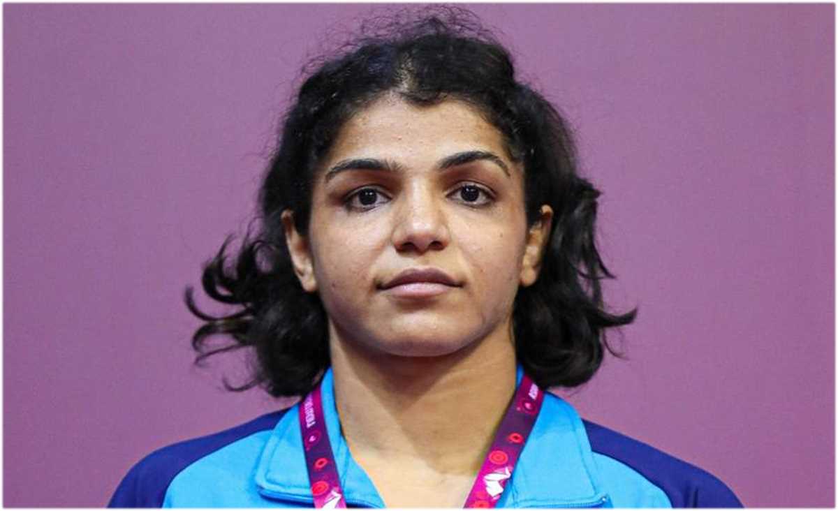 यौन शोषण के आरोपों के बाद खेल संगठनों में नेताओं की भूमिका पर सवाल